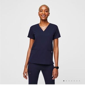NWT Figs Casma Three Pocket Scrub Top